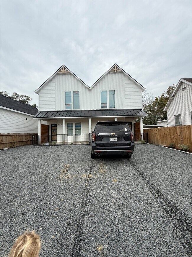 Primary Photo - 1815 McKee St