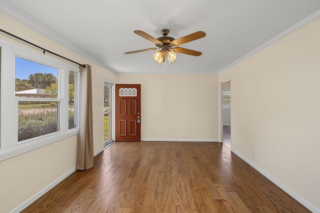 Building Photo - Spacious 3-Bedroom, 2-Bath Home for Rent in Urbana