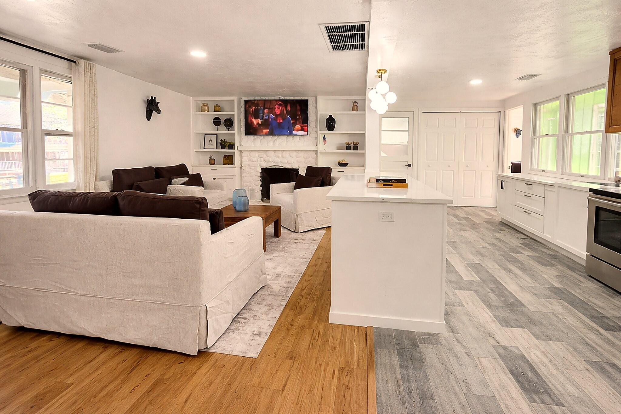 Building Photo - 553 W Center St