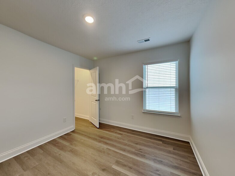 Building Photo - 9154 Henley Ave