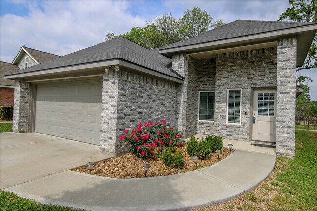 Building Photo - 13089 Vega Ct