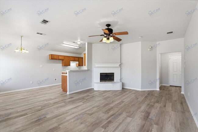 Building Photo - 412 Pin Oak Ln