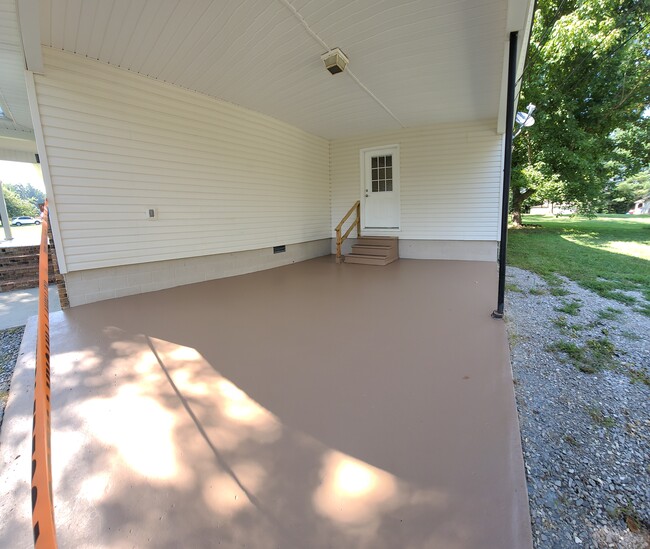 Carport - 100 Thompson Ln