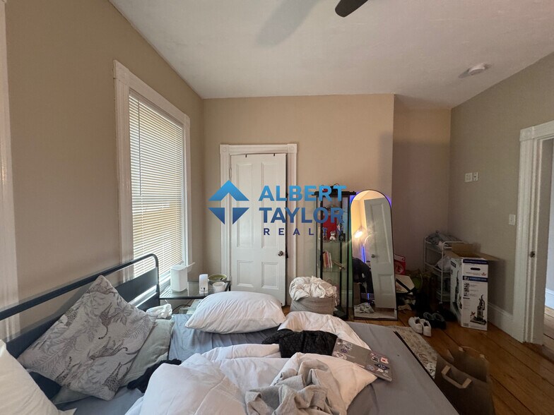 Building Photo - 68 Calumet St