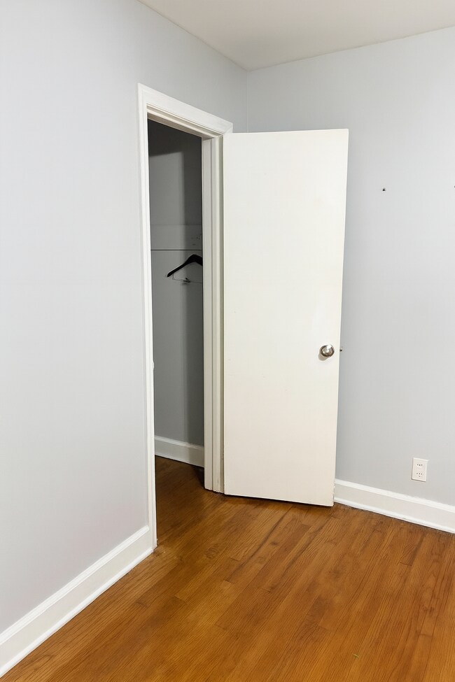 Building Photo - 290 Clisby Pl