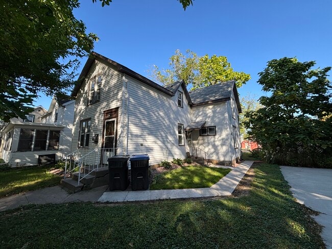 Building Photo - 214 Van Brunt St