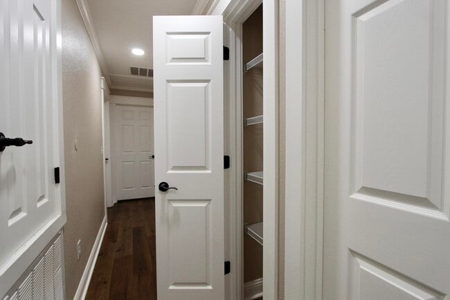 Building Photo - 4052 Randi Rd