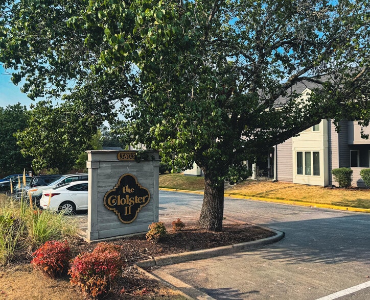 Building Photo - Cloister Apartments