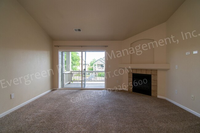 Building Photo - 5225 White Willow Dr
