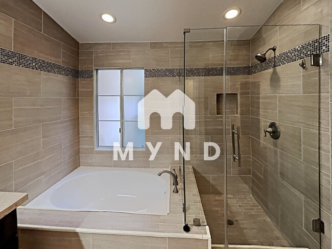 Building Photo - 5117 Renaissance Ave Unit C