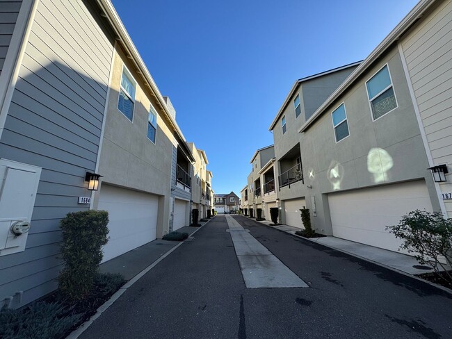 Building Photo - Spacious 4-Bedroom Home in the Cannery