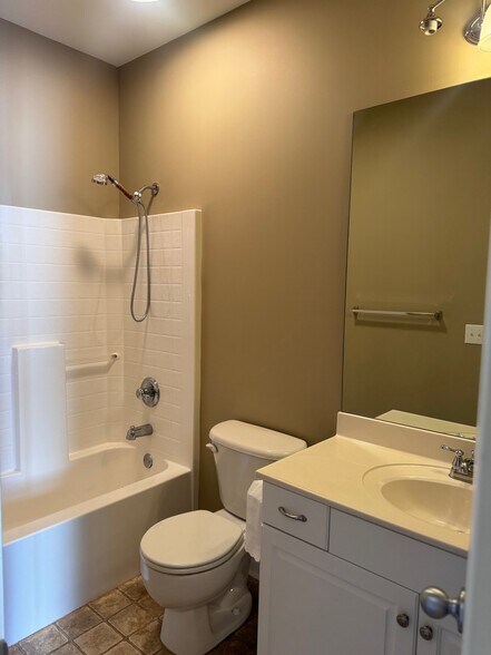 Building Photo - 1017 Fairbank Ln