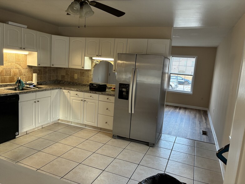 Building Photo - 325 Walgrove Rd