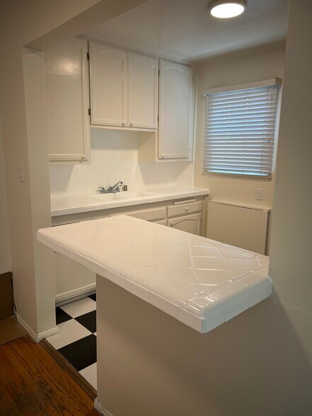 Building Photo - 9828 Vidor Dr