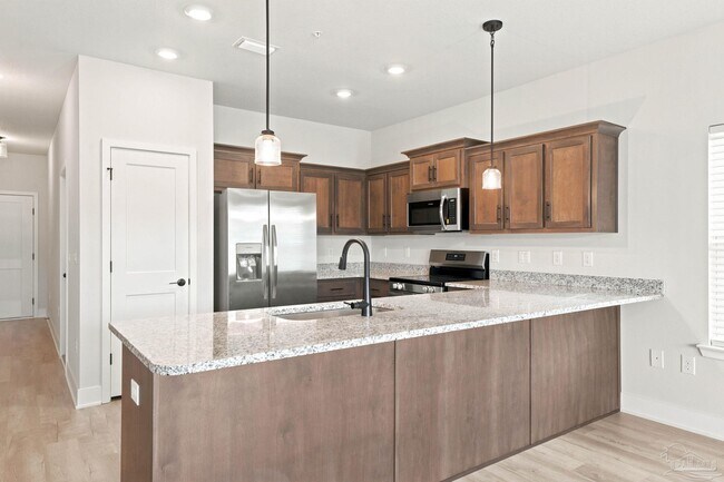 Building Photo - 5530 Lexlee Blvd