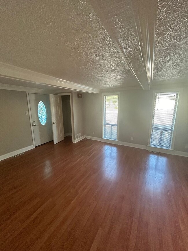 Building Photo - Modern 1 Bedroom Townhome in Prime Moon Township Location!