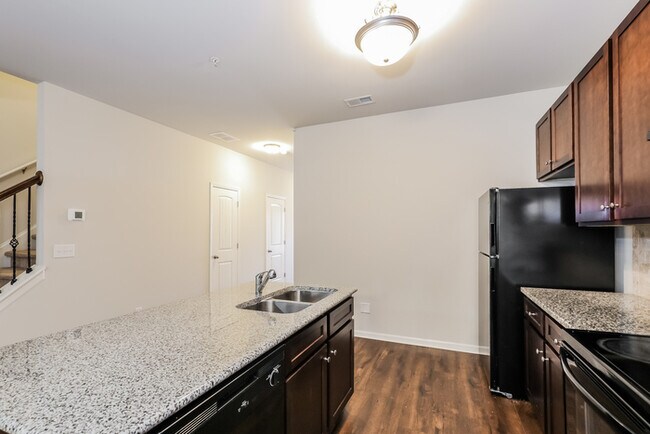 Building Photo - Inviting 3-Bedroom, 2.5-Bath Townhome