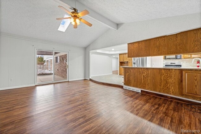 Building Photo - 39327 Timberlane Dr