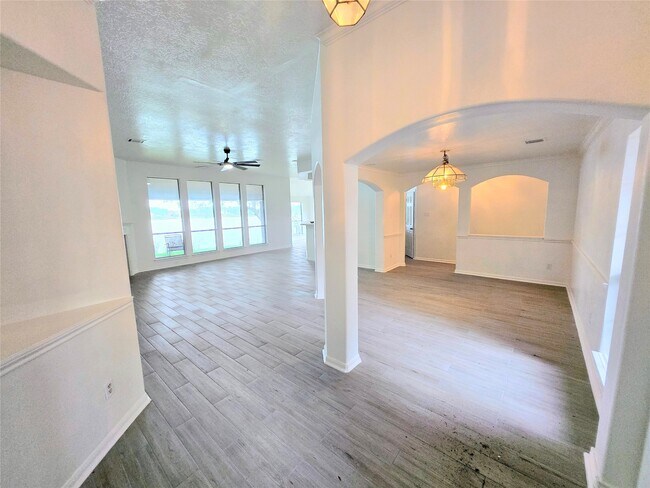 Building Photo - 4018 N Crystal Lake Cir