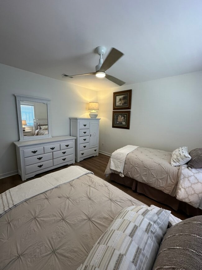 Building Photo - 221 Bogey Dr