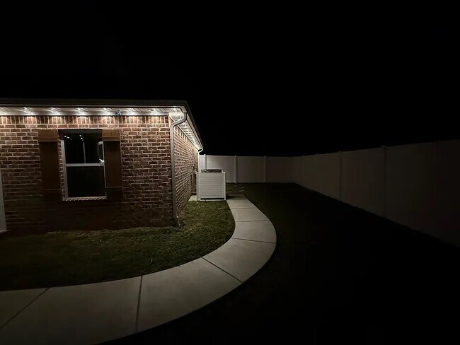 Building Photo - 300 N Rayleigh Dr