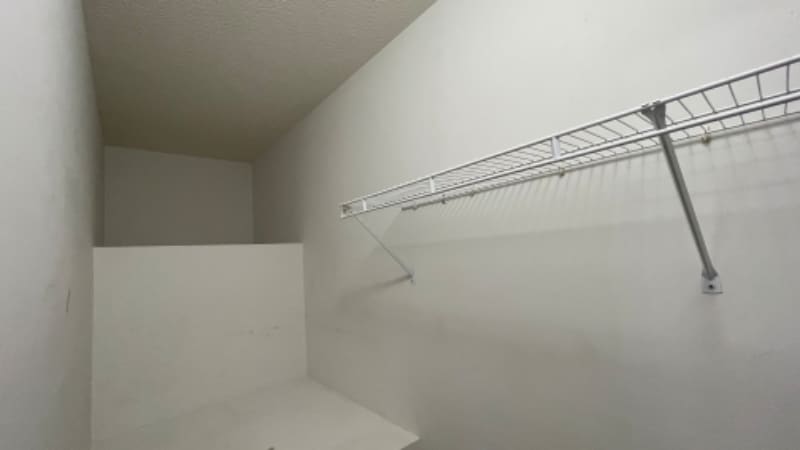 Building Photo - 593 Lazelle Rd