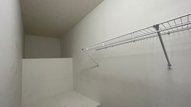 Building Photo - 593 Lazelle Rd