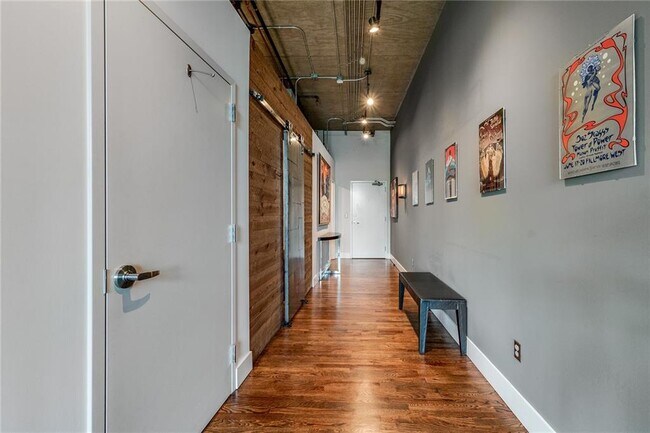 Building Photo - 3180 Mathieson Dr NE