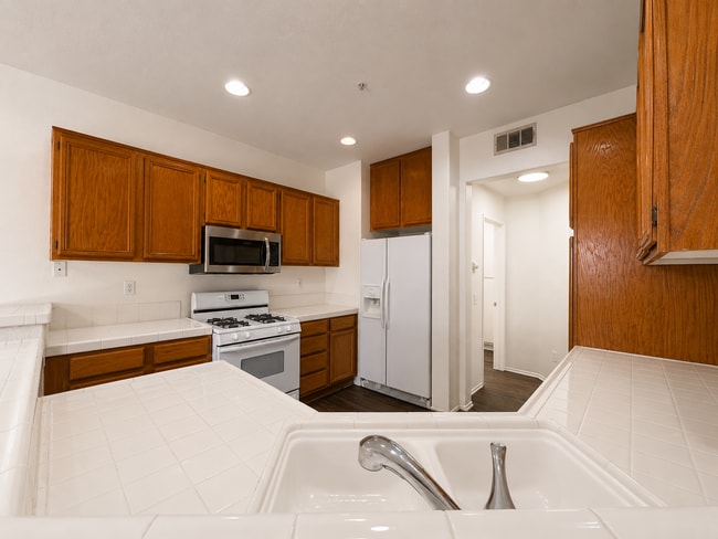 Building Photo - Newly Updated 3 Bedroom Condo in Gated Community in Murrieta