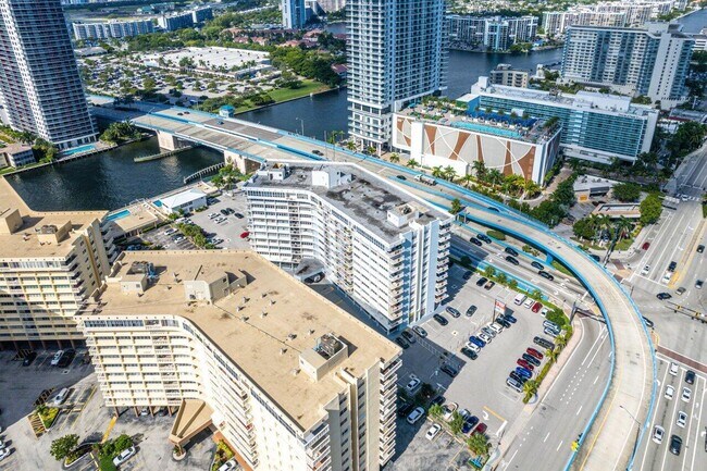 Building Photo - 1801 S Ocean Dr