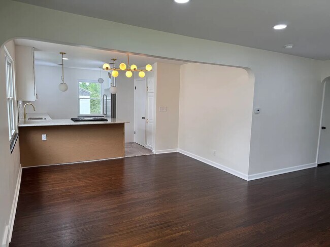 Building Photo - 95 Deland Ave
