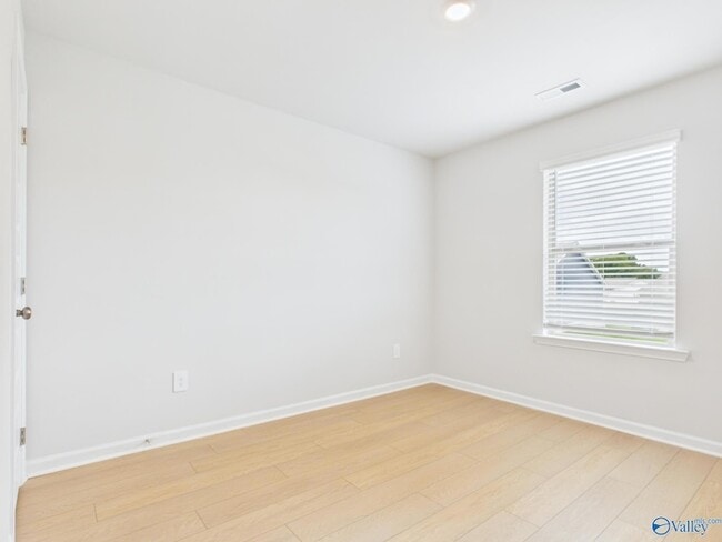 Building Photo - 15395 GRAYSON CIR