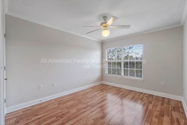 Building Photo - 747 Majestic Dr