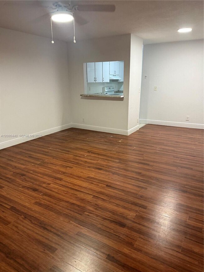 Building Photo - 838 Twin Lakes Dr