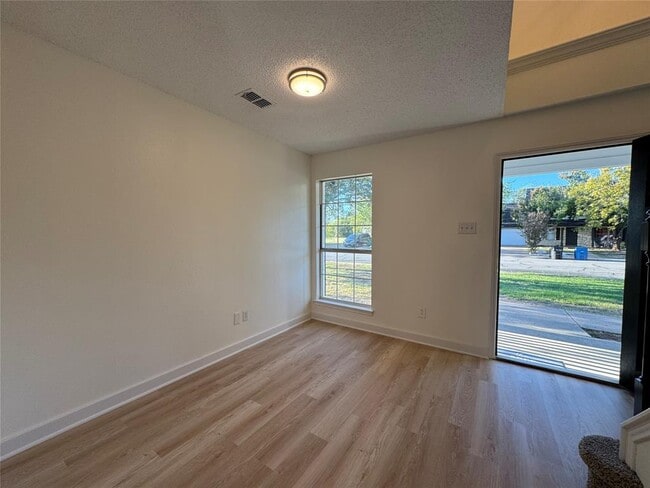 Building Photo - 1905 Hollow Tree Blvd