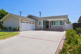 Building Photo - Beautifully Renovated 3B/2BA Home in La Ha...