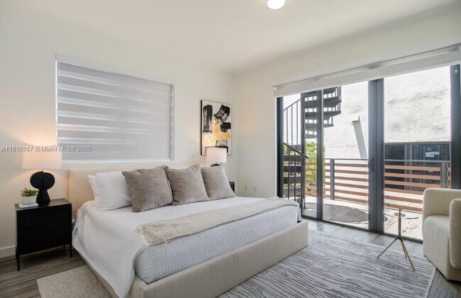 Building Photo - 2955 Bird Ave