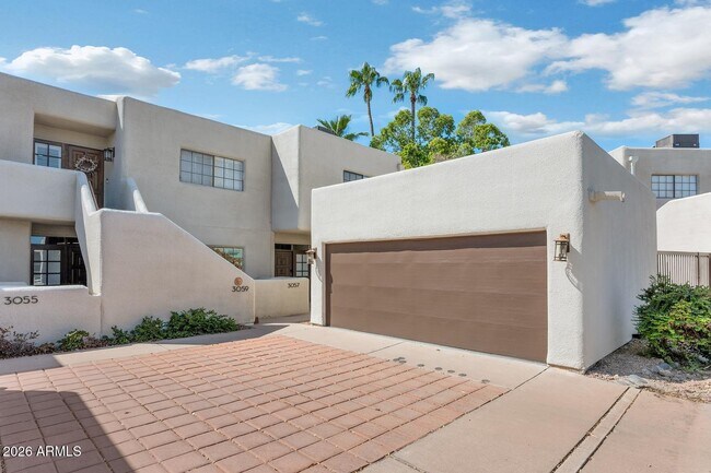 Building Photo - 3057 E Rose Ln