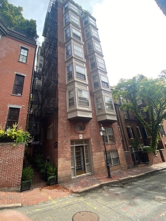 Building Photo - 9 Willow St