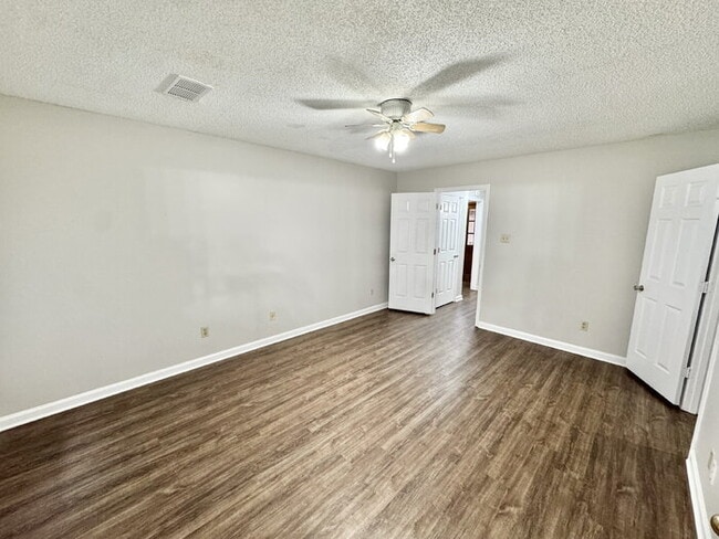 Building Photo - 7359 Peppermill Ln