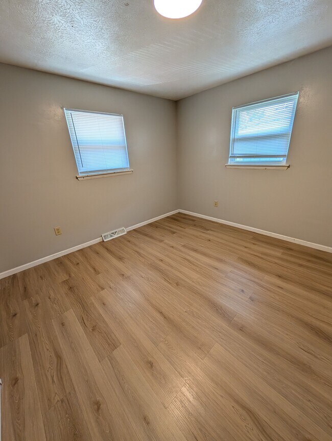 Building Photo - 2034 S Barcliff Ave