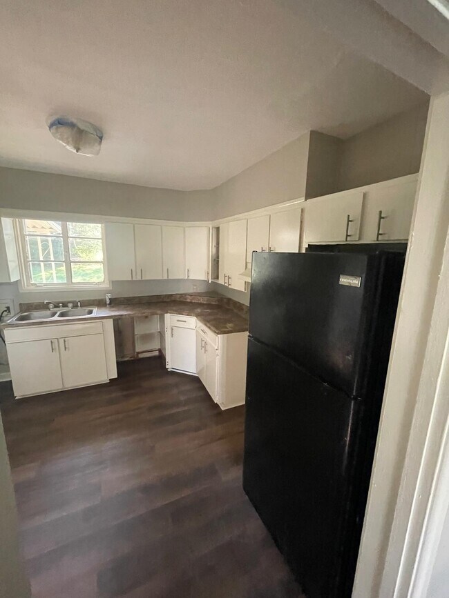 Building Photo - 4869 Fairfield Rd