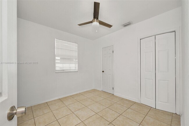 Building Photo - 1351 NE 156th St