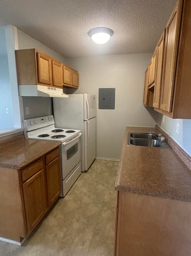 Building Photo - 131 Canfield St