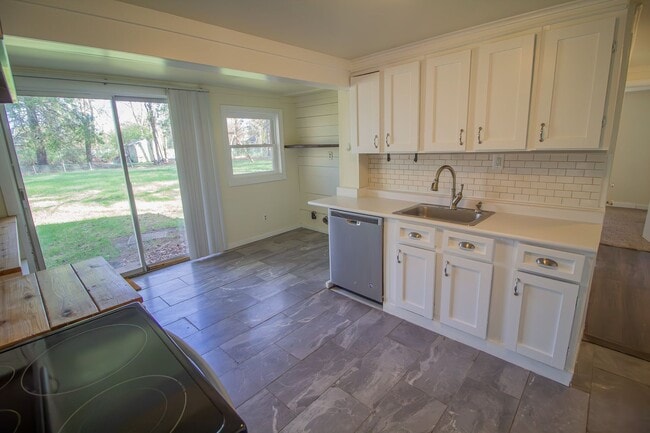 Building Photo - 934 Mohegan Rd