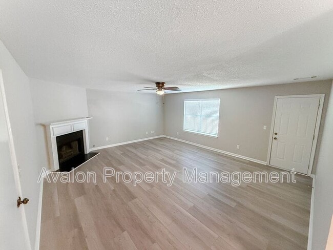 Building Photo - 282 Bonnes Dr SW