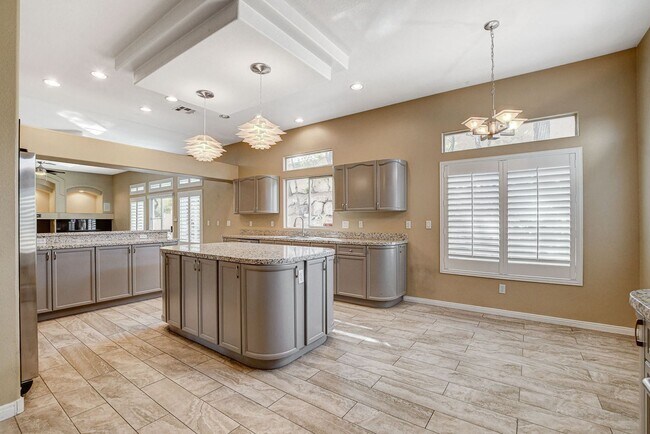 Building Photo - 5 BDR/ 4.5 BTH, Triple Master Home including pool & spa!