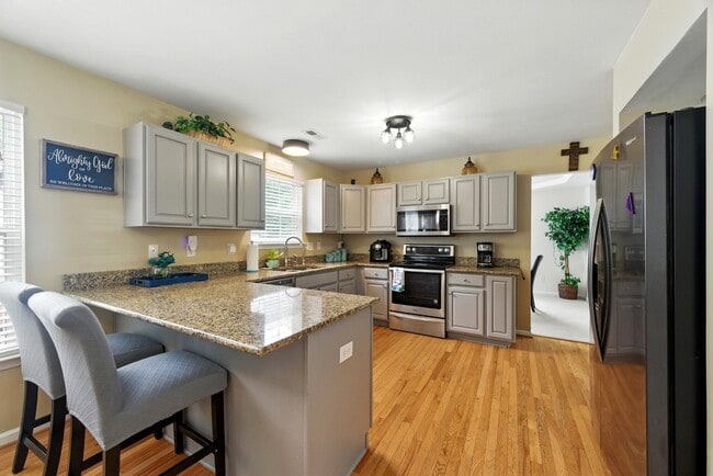 Building Photo - 5900 Montpelier Dr