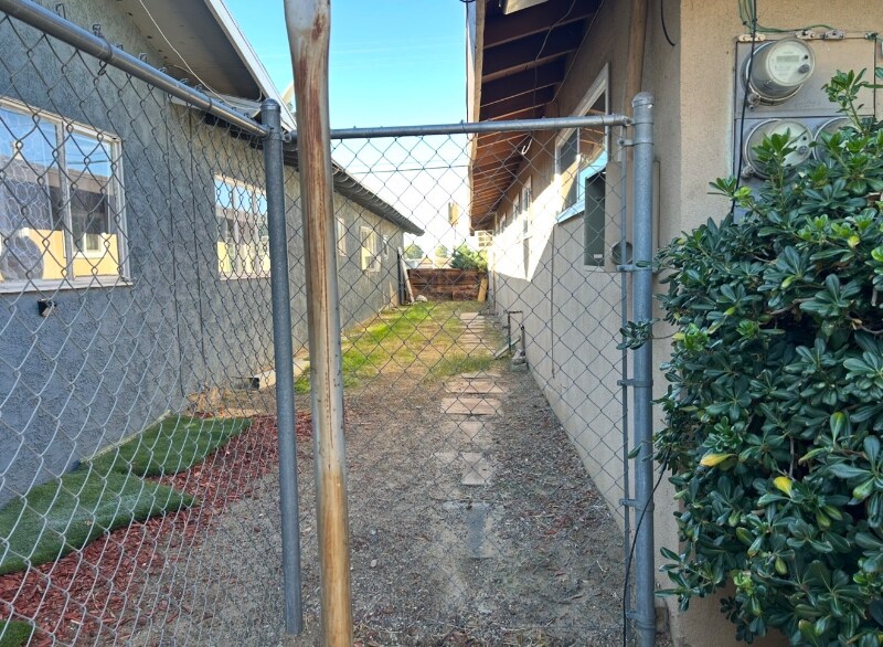 Building Photo - 44116 Division St