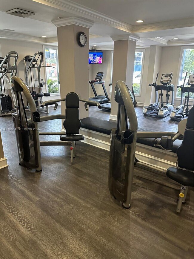 Building Photo - 533 NE 3rd Ave